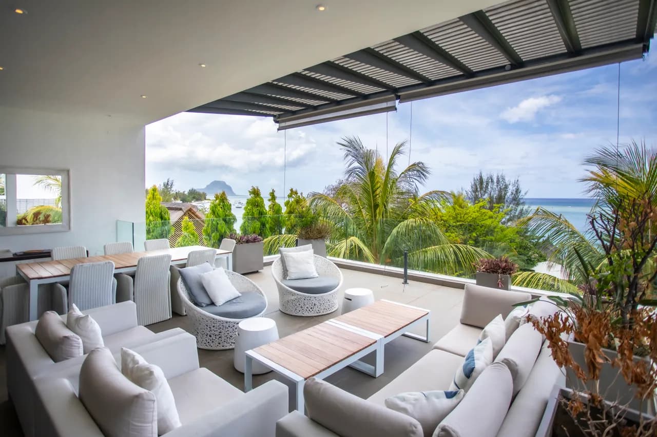 Prima penthouse terrace with a view of Le Morne
